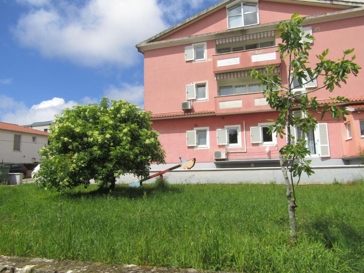 Green Garden Apartments 罗维尼 外观 照片